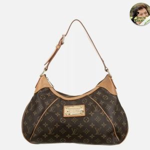 Great pristine condition louis vuitton thames pm.